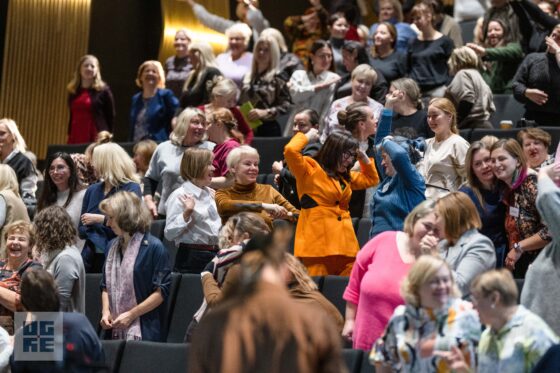 Konference “IEraugi. IEdvesmo. IEsaisti.” kā ražas novākšana Ogres novada pedagogu kopienai