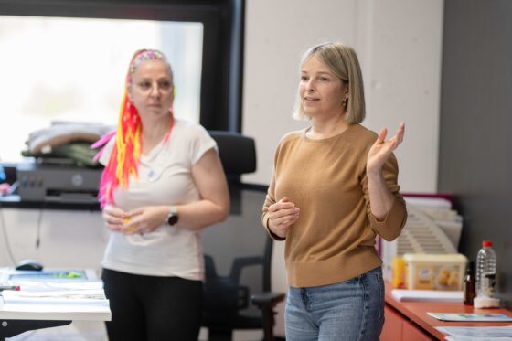 “Negribu” vai nespēju? Iekāpšana skolēna ar UDHS kurpēs